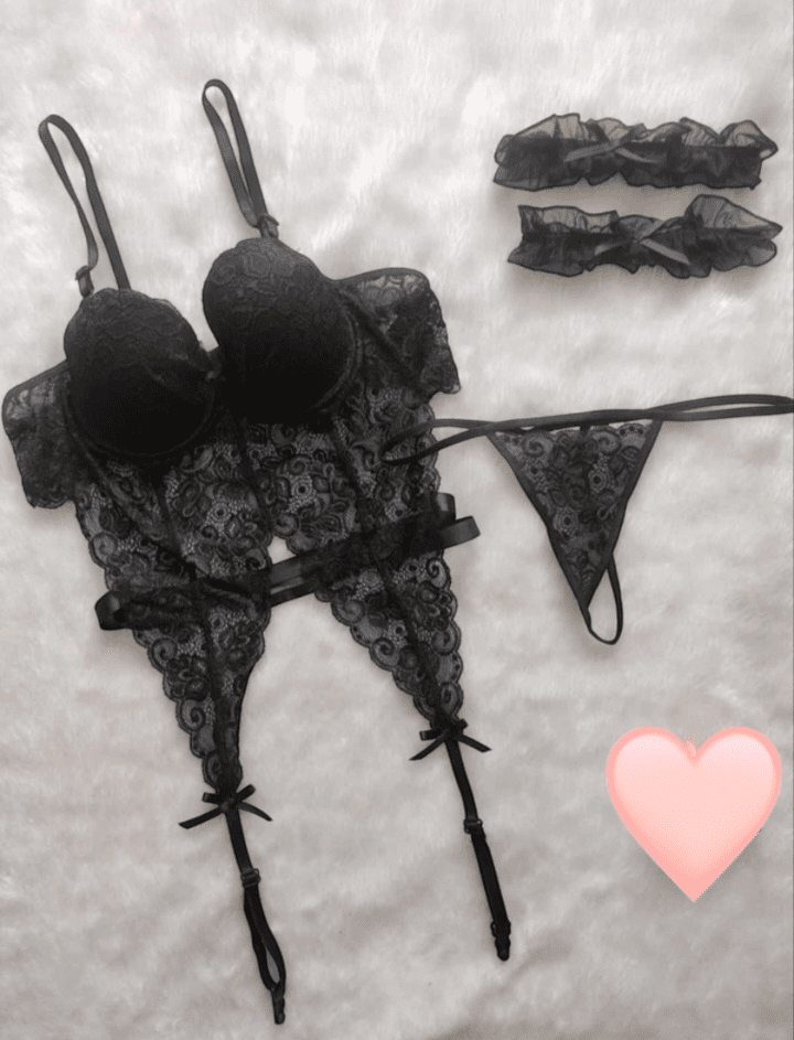 Babydoll Elegante con Copas Preformadas, Ligas Ajustables y Tanga Incluida