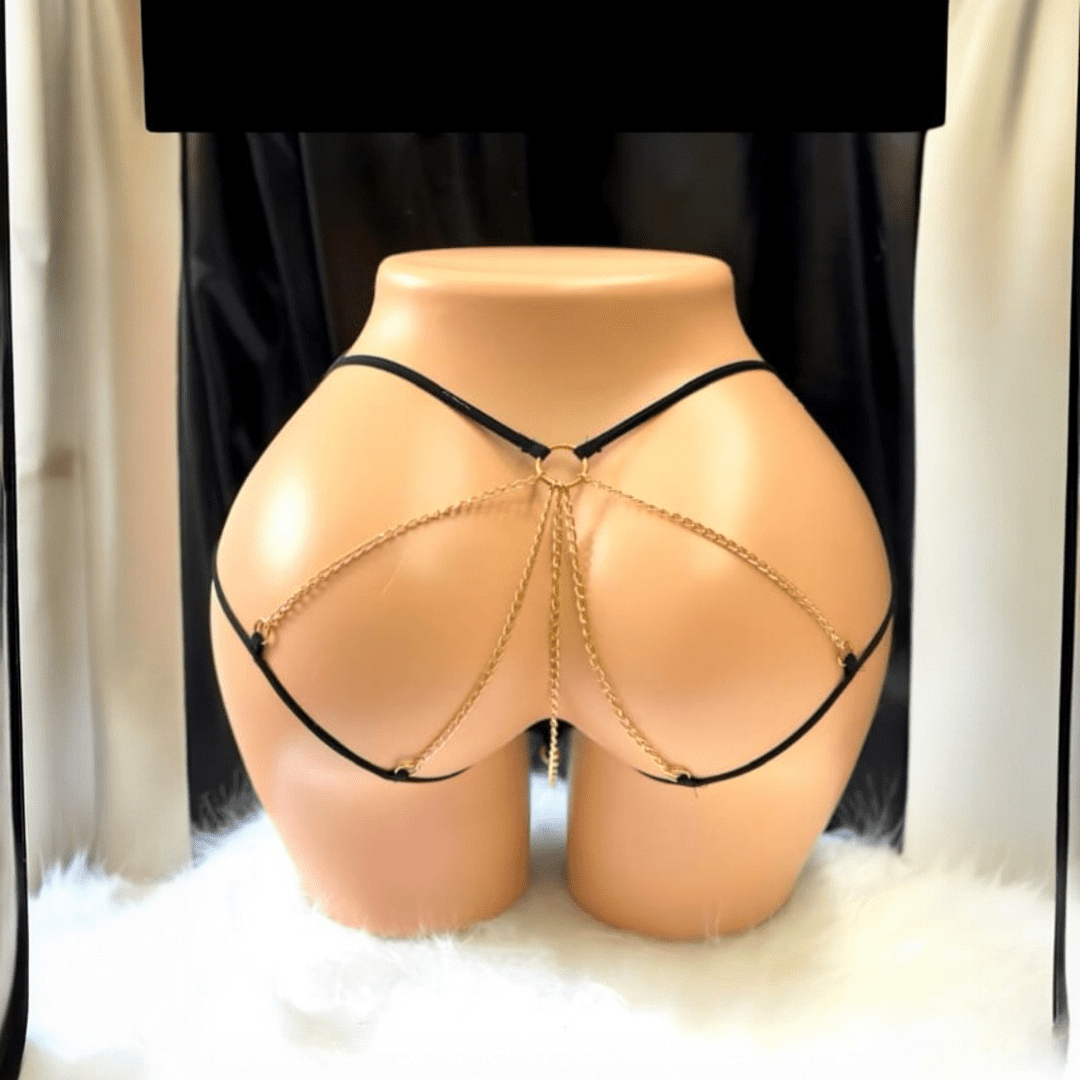 Tanga de Red Negra con Detalles de Cadenas Doradas