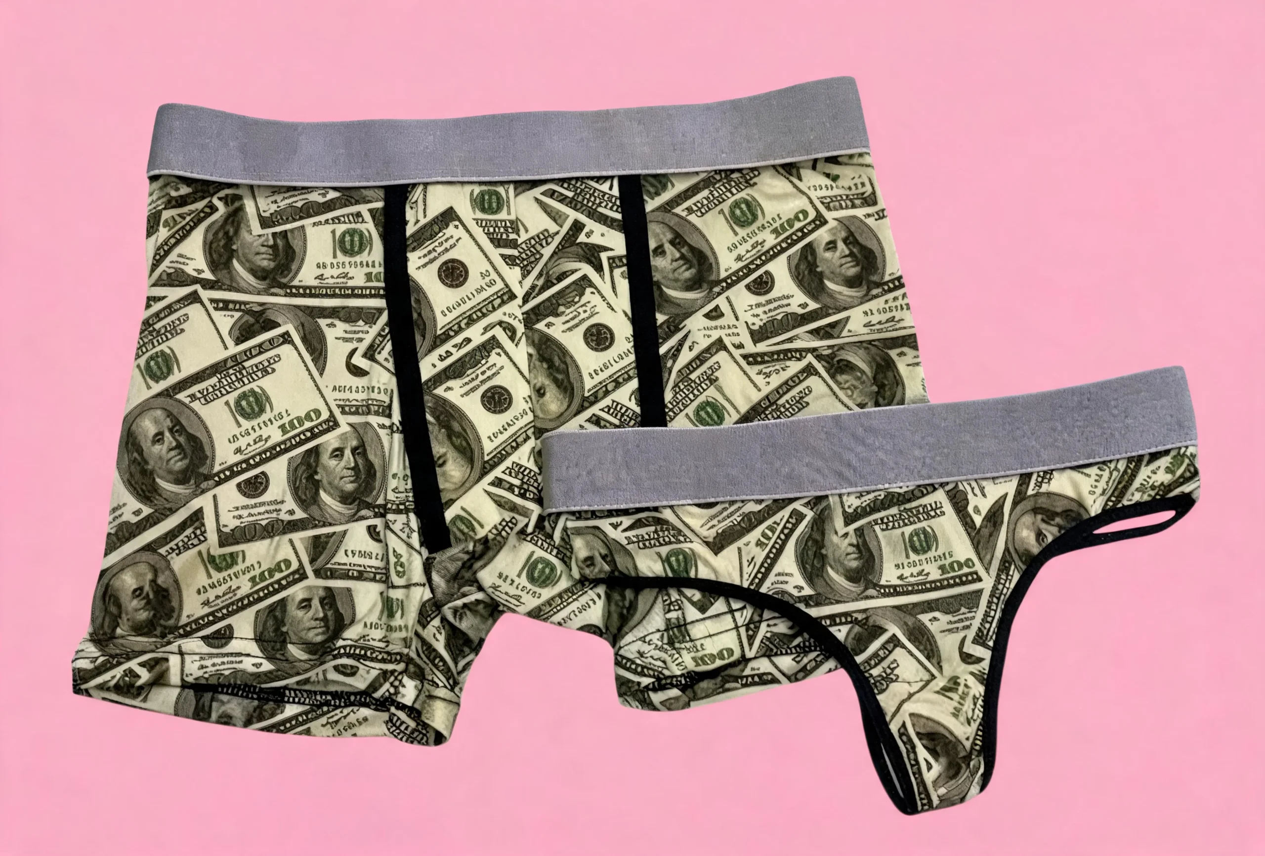 Dúo Pack Amor al Dinero: Boxer para Hombre y Tanga para Mujer con Estampado de Billetes de 100 Dólares