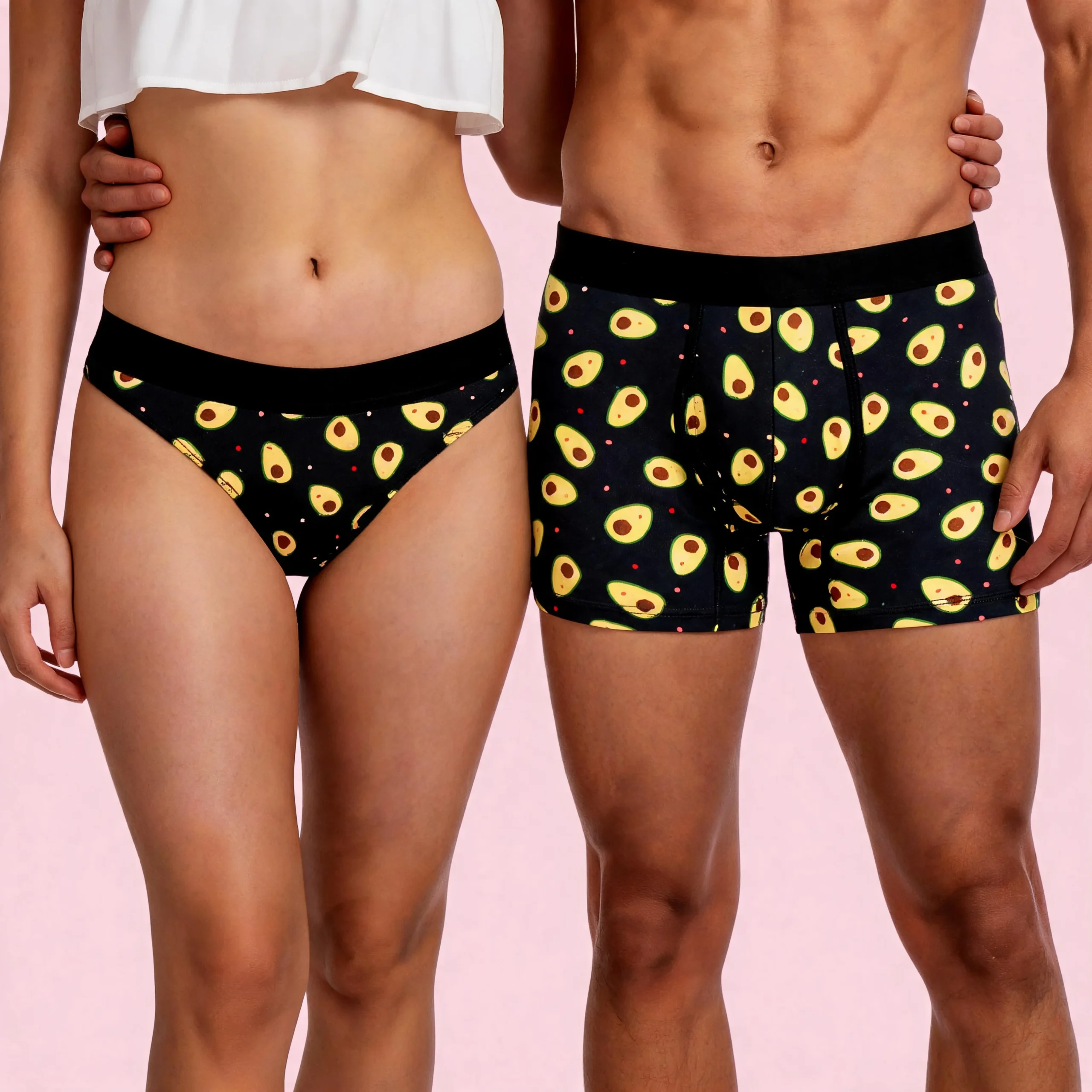 Dúo de Ropa Interior para Parejas de Aguactate "Avocado Love": Bóxer para Hombre y Tanga para Mujer Con Aguacates