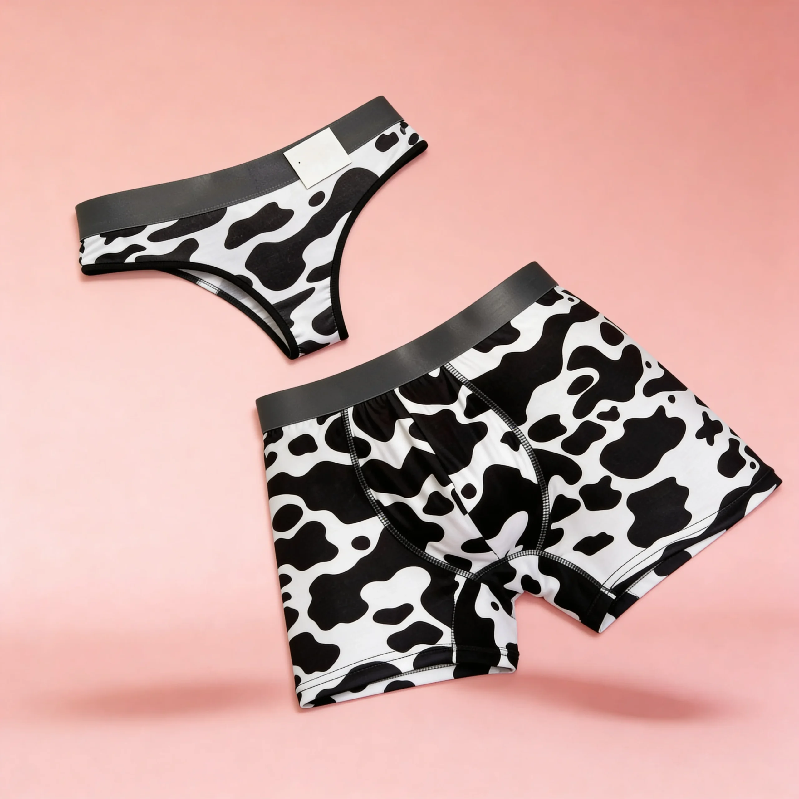 Dúo de Ropa Interior para Pareja - Set de Boxer y Tanga con Estampado de Vaca (Cow Print)