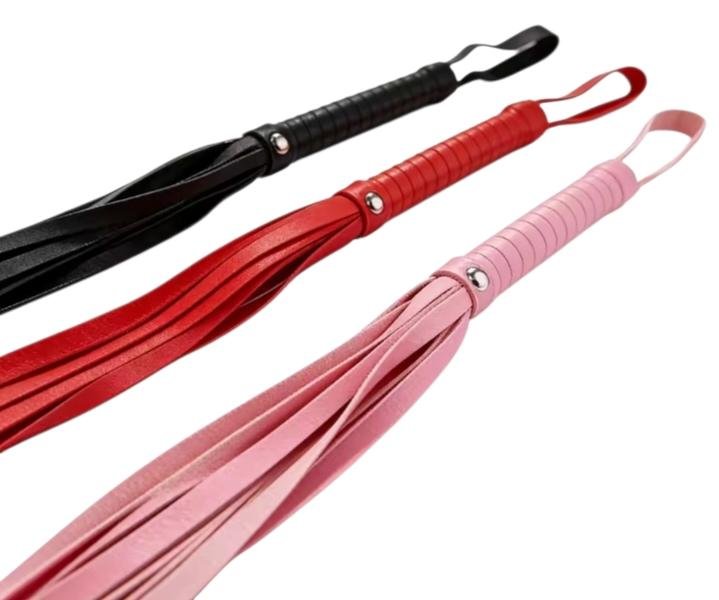 Látigo de Flecos Erótico Rosa – Accesorio Sensual para Juegos de Pareja
