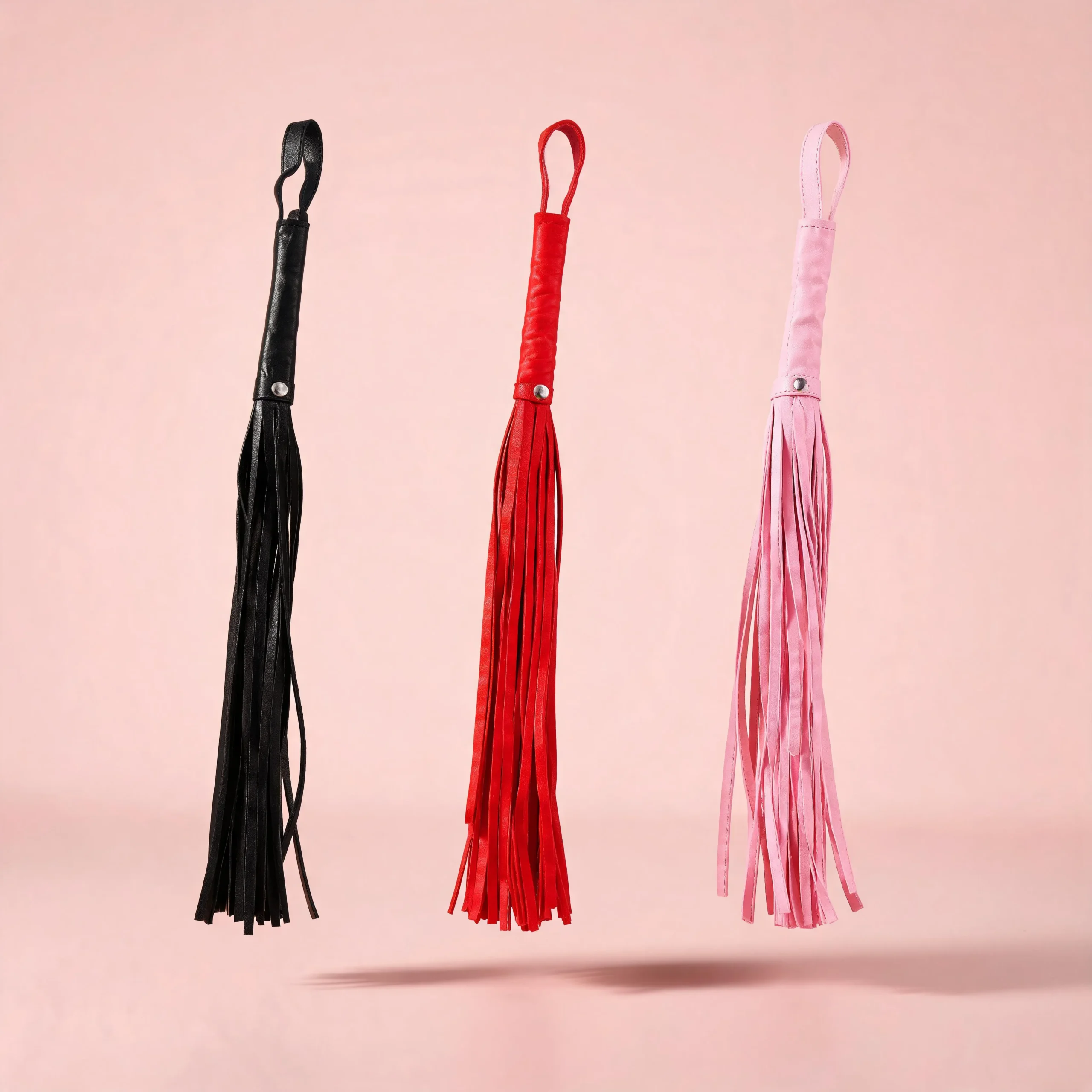 Látigo de Flecos Erótico Rosa – Accesorio Sensual para Juegos de Pareja