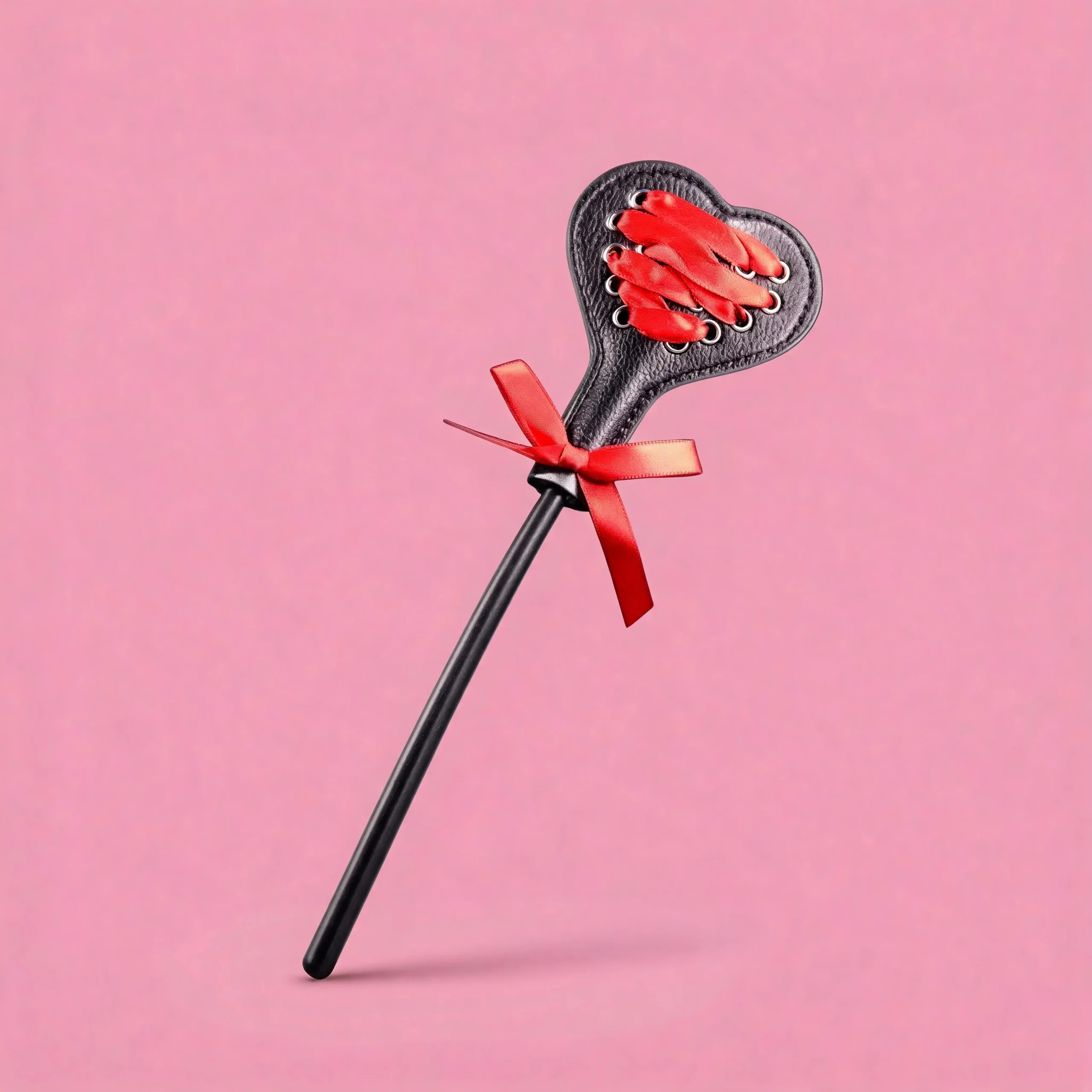 Paleta Para Azotes Forma Corazón Con Agujetas Juguete Sexual